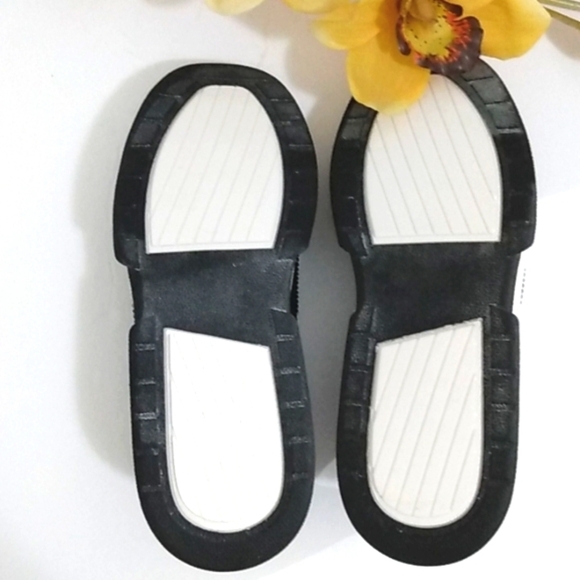 DKNY BLACK WHITE RHINESTONE SLIP-ON SNEAKERS SIZE 5 NWOT - Picture 11 of 14